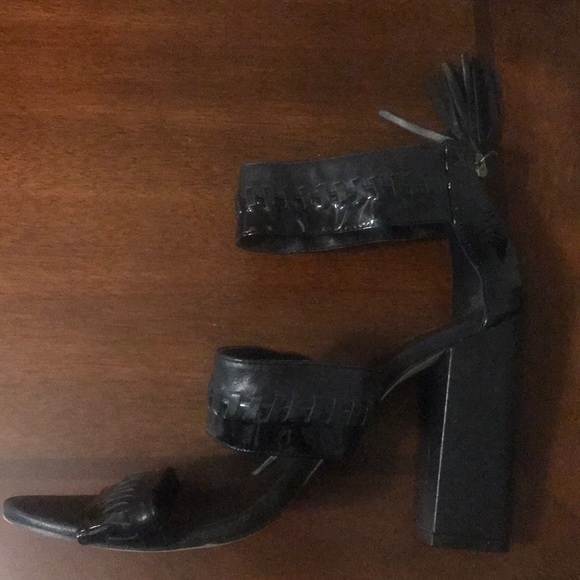 Black thick heels - Picture 2 of 2